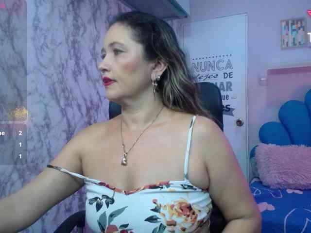 noelia-milf19 webcam