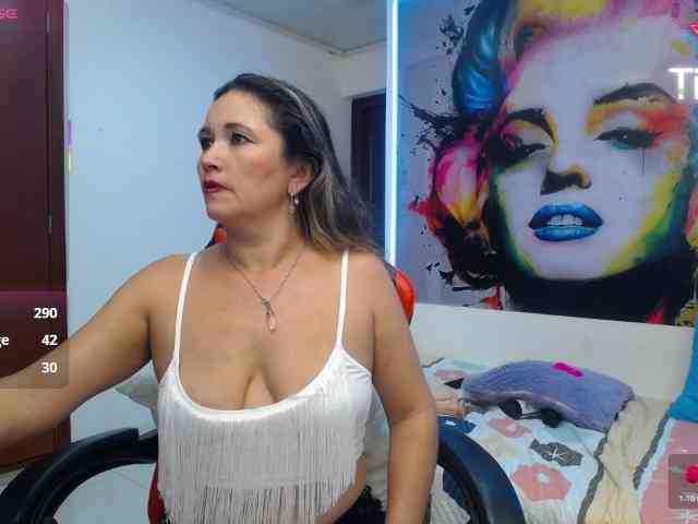 noelia-milf19 webcam