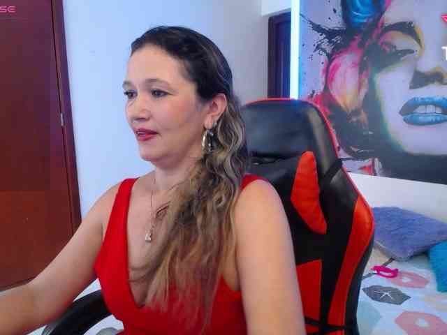 noelia-milf19 webcam