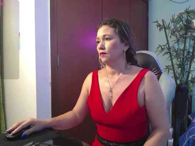 noelia-milf19 webcam