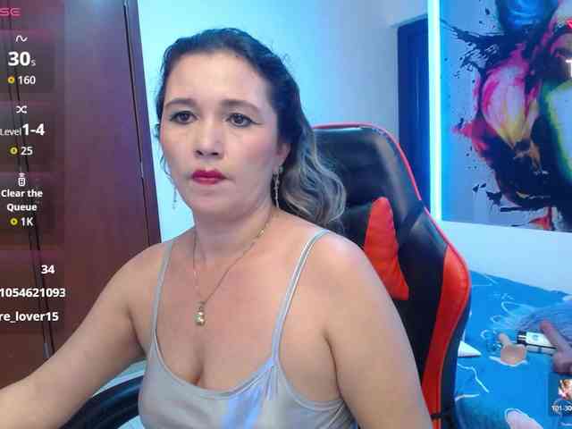 free random chat Noelia-milf19