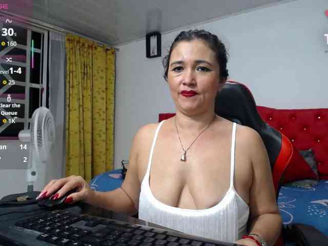 noelia-milf19 webcam