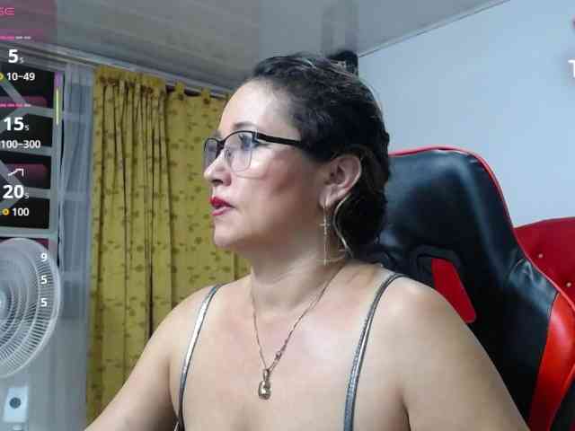 noelia-milf19 webcam