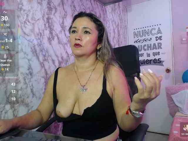 noelia-milf19 webcam