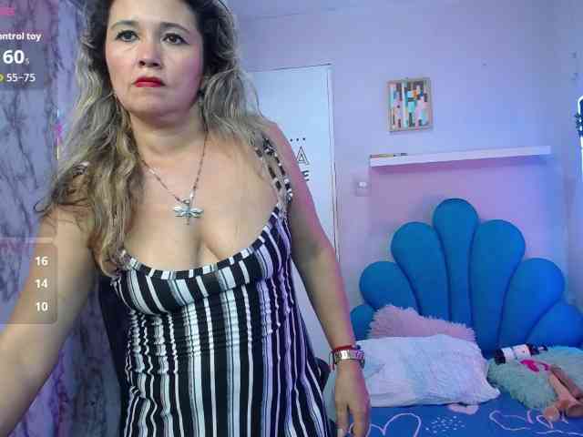 noelia-milf19 webcam