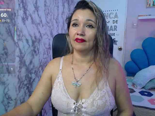noelia-milf19 webcam