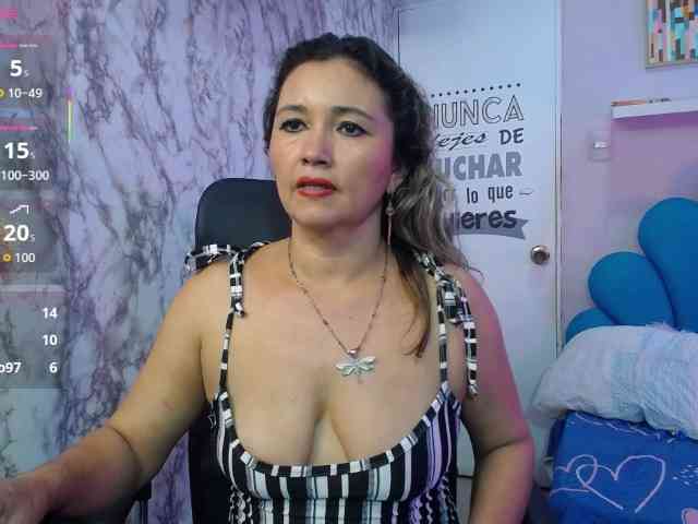 noelia-milf19 webcam