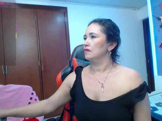 noelia-milf19 webcam