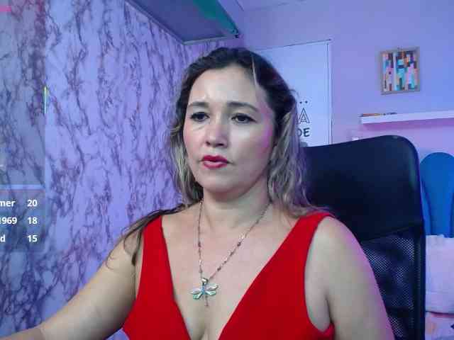 noelia-milf19 webcam