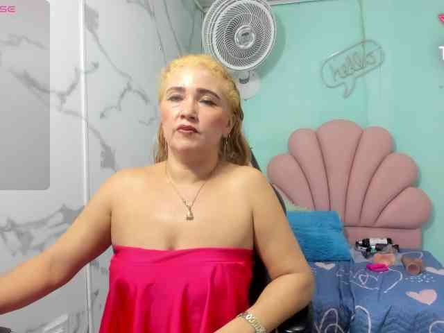noelia-milf19 webcam