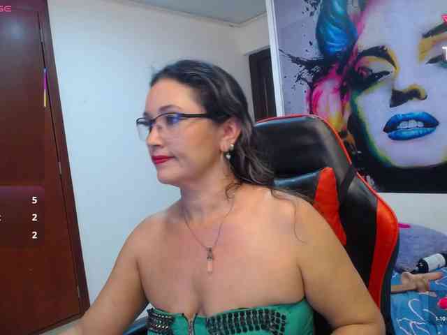 noelia-milf19 webcam