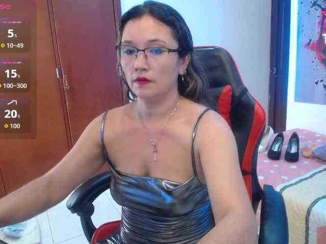 noelia-milf19 webcam