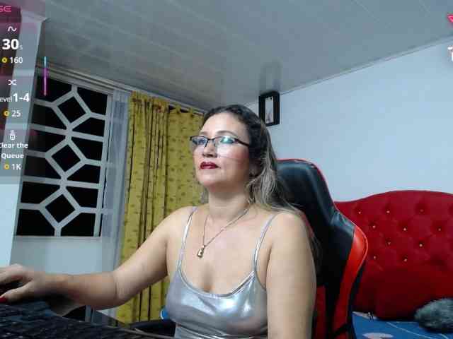 noelia-milf19 webcam
