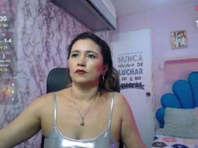 noelia-milf19 webcam