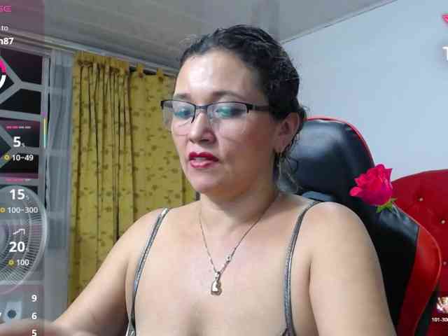 noelia-milf19 webcam