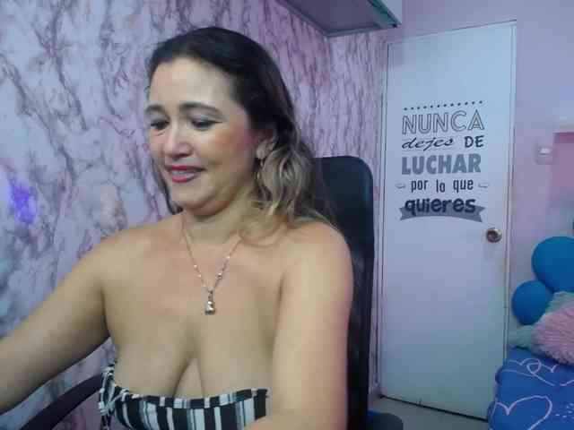 noelia-milf19 webcam