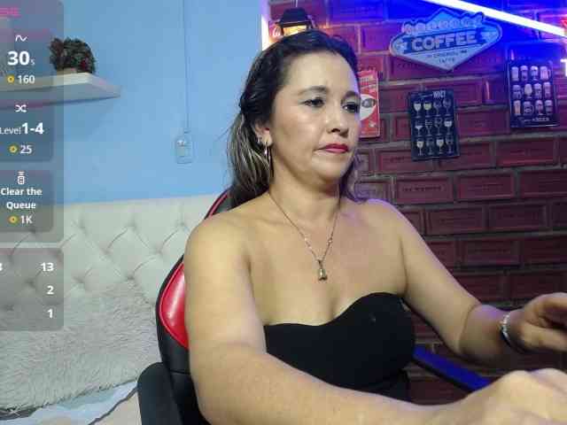 noelia-milf19 webcam