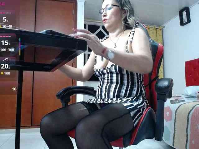 noelia-milf19 webcam