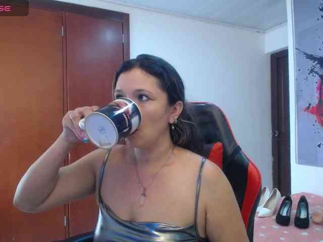 noelia-milf19 webcam