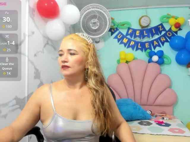 noelia-milf19 webcam