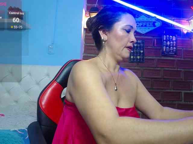 noelia-milf19 webcam