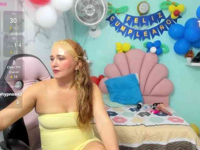 noelia-milf19 webcam
