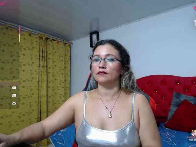 noelia-milf19 webcam