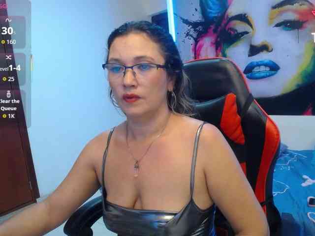 noelia-milf19 webcam