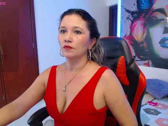 noelia-milf19 webcam