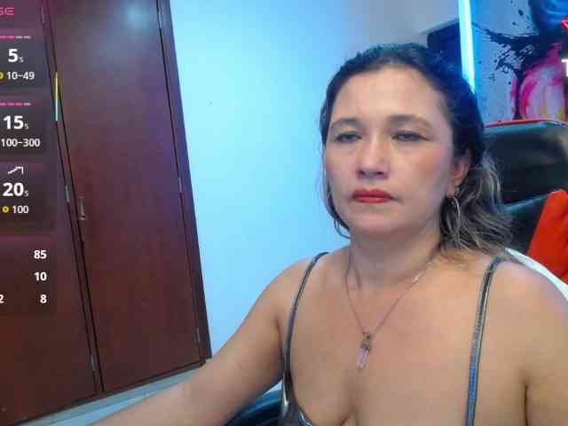 noelia-milf19 webcam