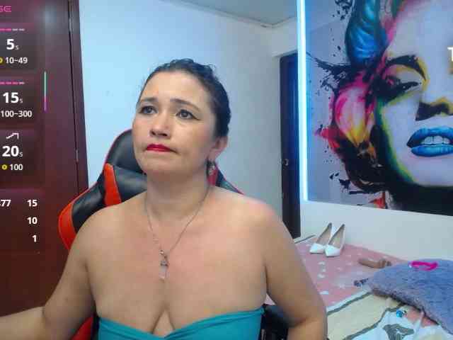 noelia-milf19 webcam