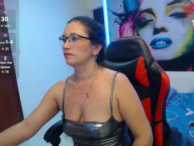 noelia-milf19 webcam