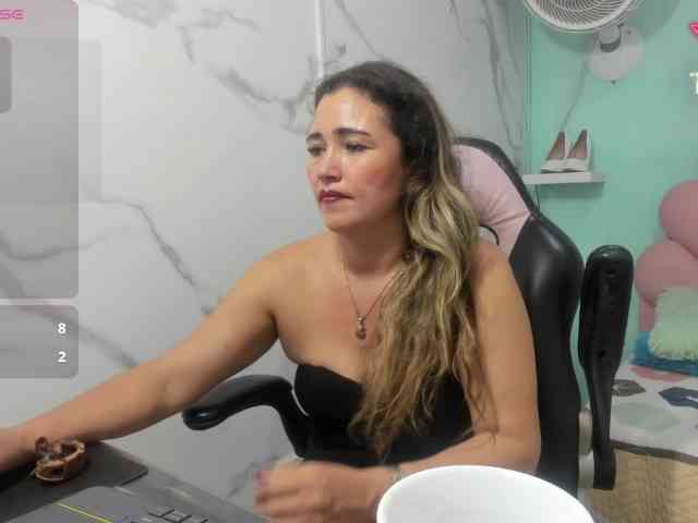 noelia-milf19 webcam