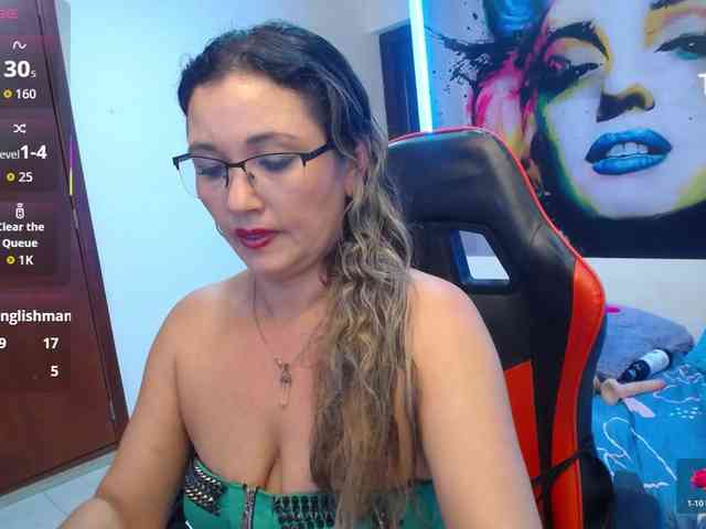noelia-milf19 webcam