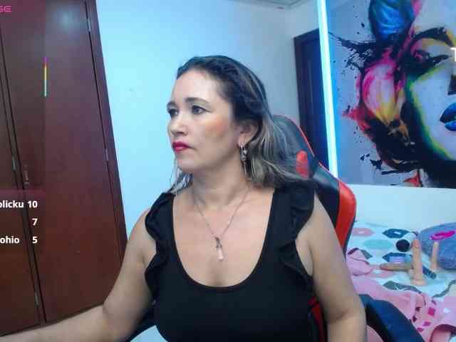 noelia-milf19 webcam
