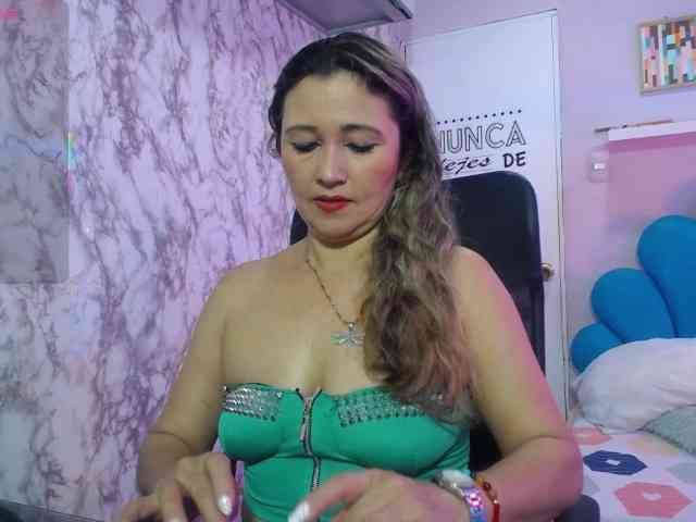 noelia-milf19 webcam