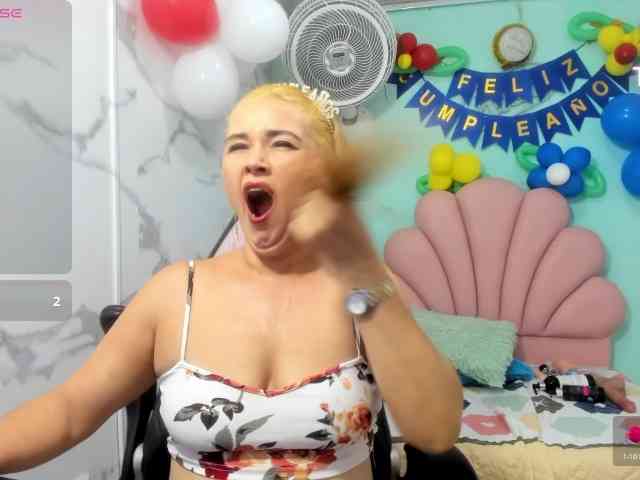 noelia-milf19 webcam