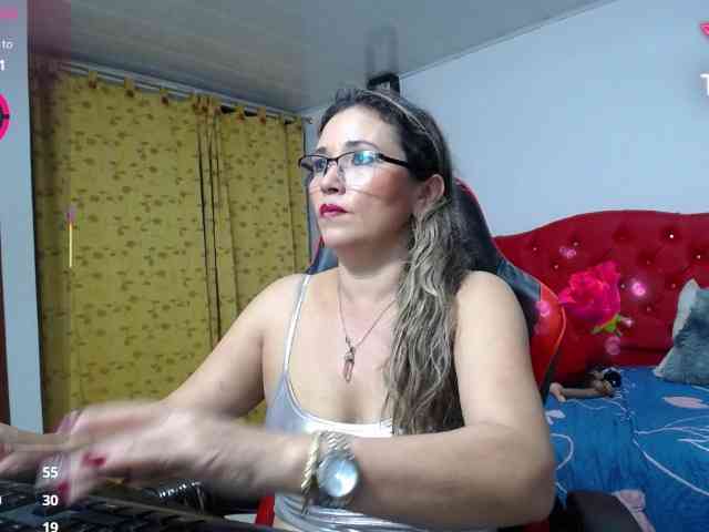 noelia-milf19 webcam