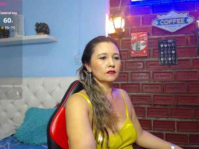 noelia-milf19 webcam