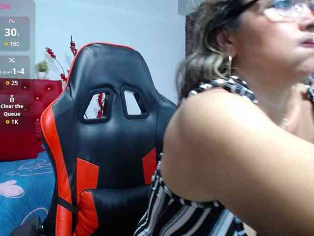 noelia-milf19 webcam
