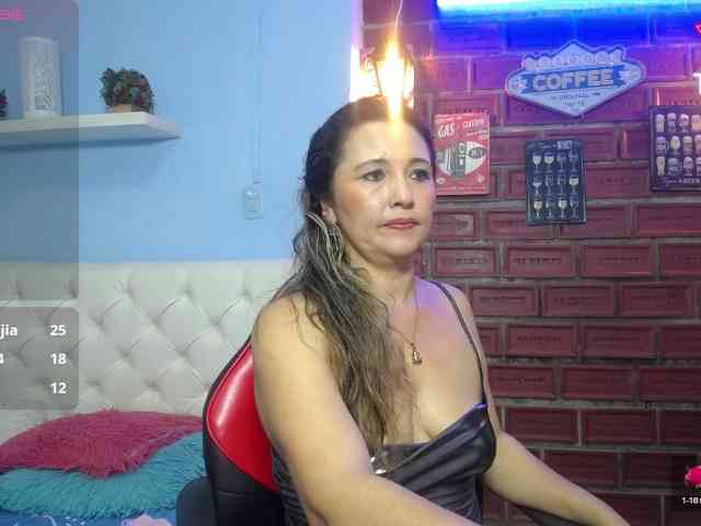 noelia-milf19 webcam