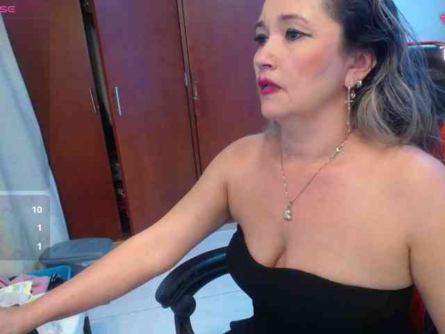 noelia-milf19 webcam