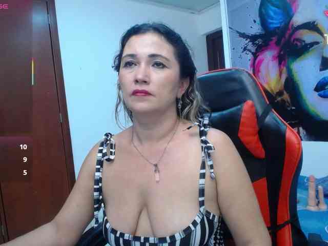 noelia-milf19 webcam