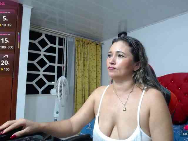 noelia-milf19 webcam