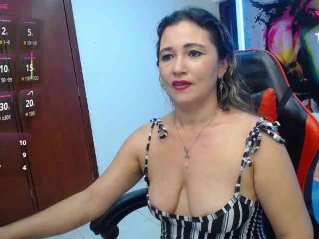 noelia-milf19 webcam