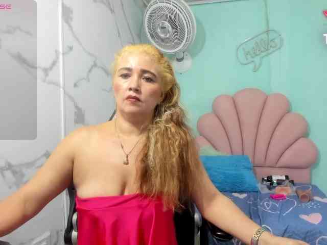 noelia-milf19 webcam