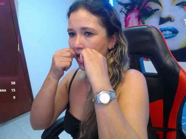 noelia-milf19 webcam