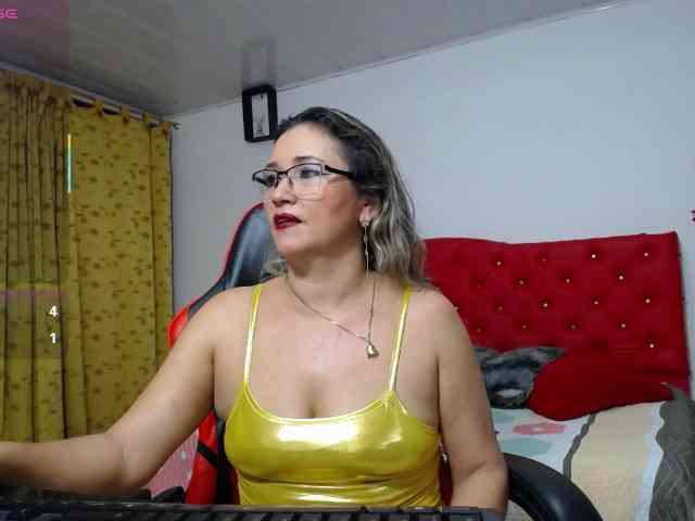 noelia-milf19 webcam