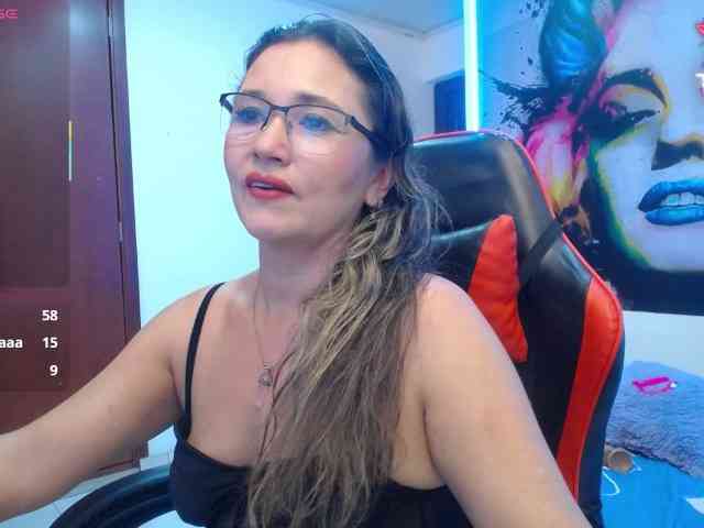 noelia-milf19 webcam