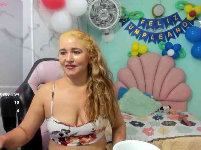 noelia-milf19 webcam